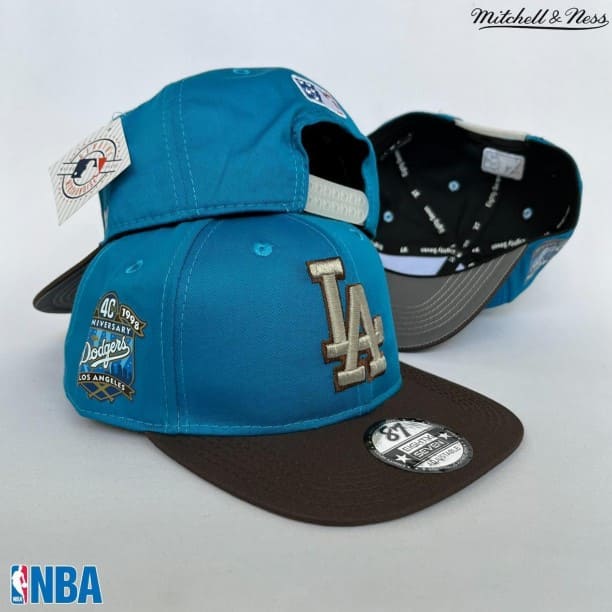 GORRA PLANA LOS ANGELES CELESTE GRIS