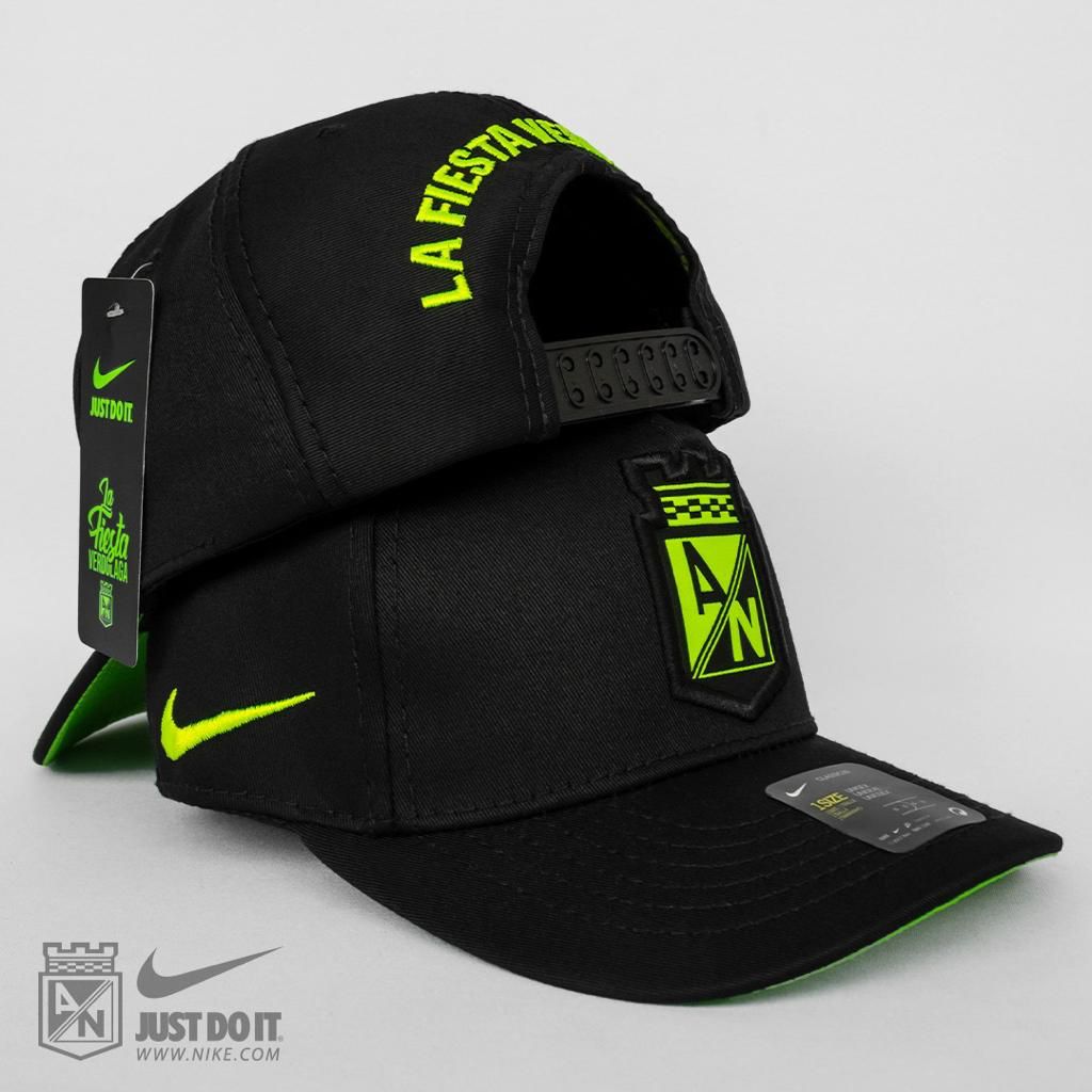 GORRA ATLETICO NACIONAL NEGRA ESCUDO 3