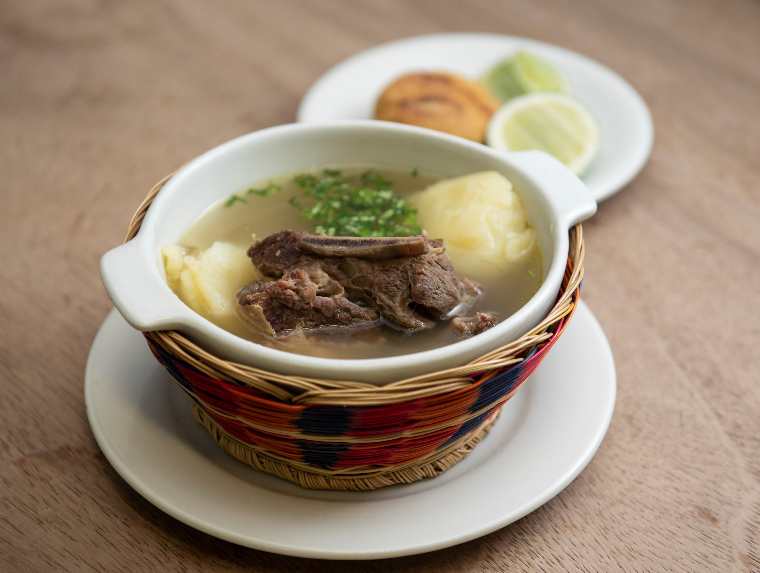 Media taza de Caldo con Costilla Adicional