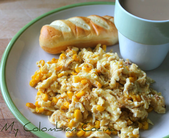 Huevos con Mazorca y Queso