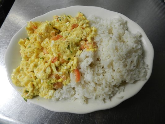 Huevos Pericos con Arroz