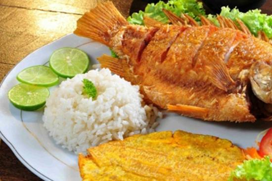 Ejecutivo con Mojarra Frita