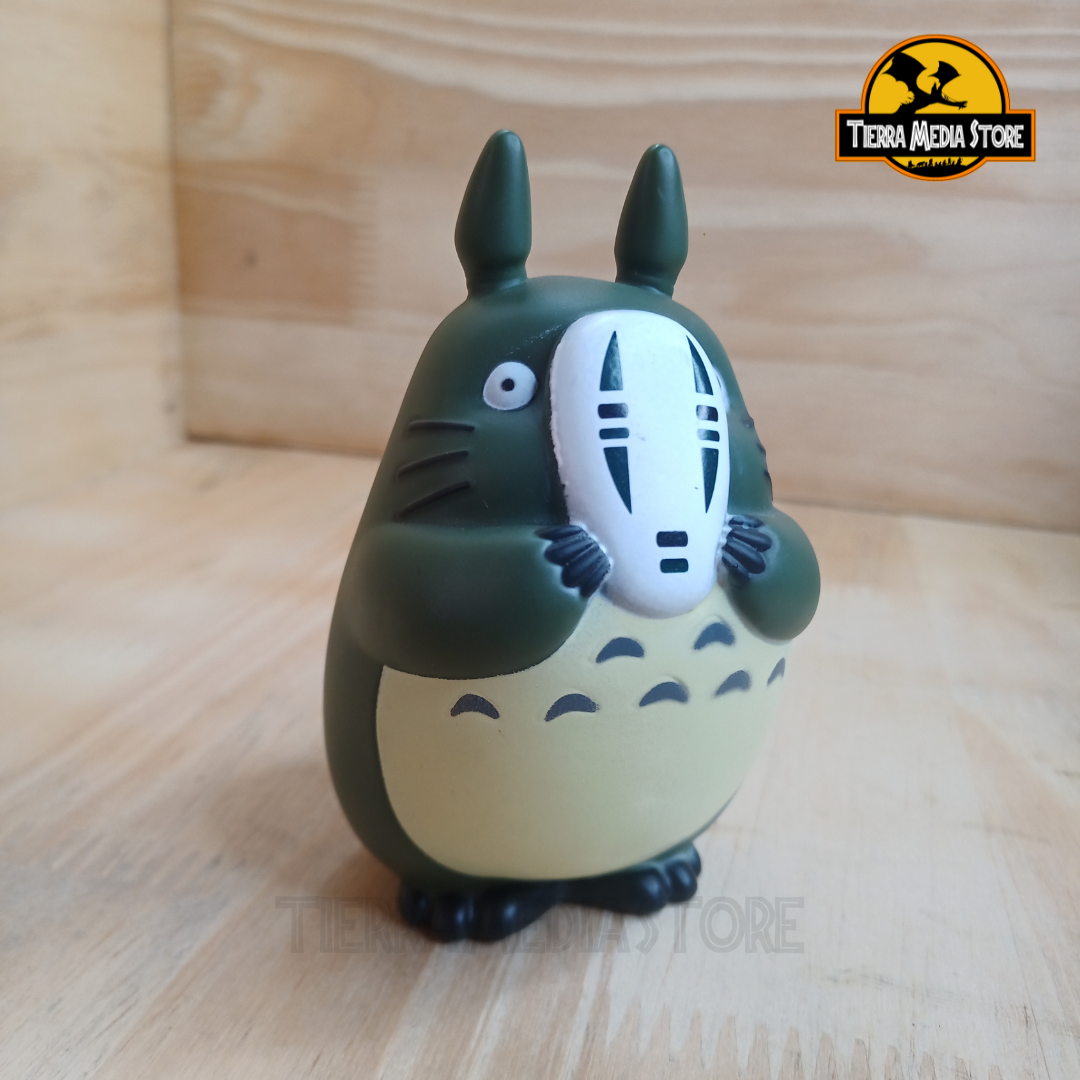 Figura Totoro mascara sin rostro